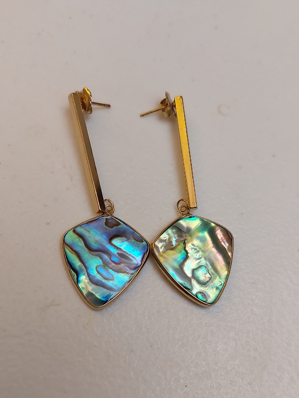 Chic Modernist Bezel Set Iridescent Abalone Shell And Bar Drop Pierce Earrings